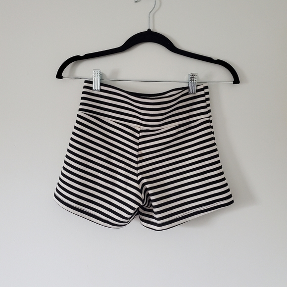 STRETCHY striped shorts - Picture 2 of 2